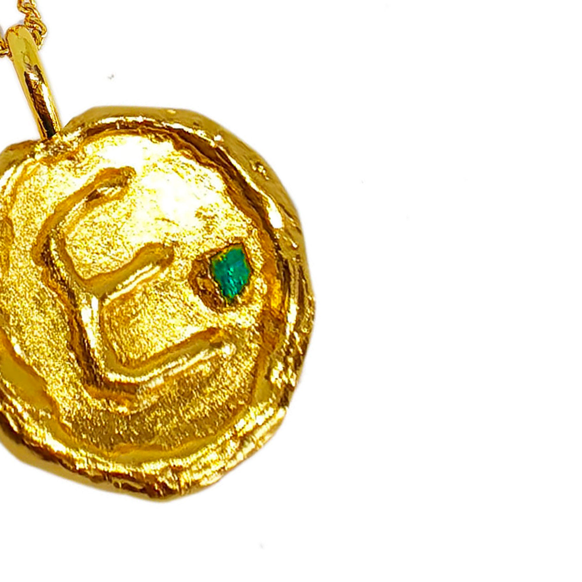 Dije medallon chispa esmeralda