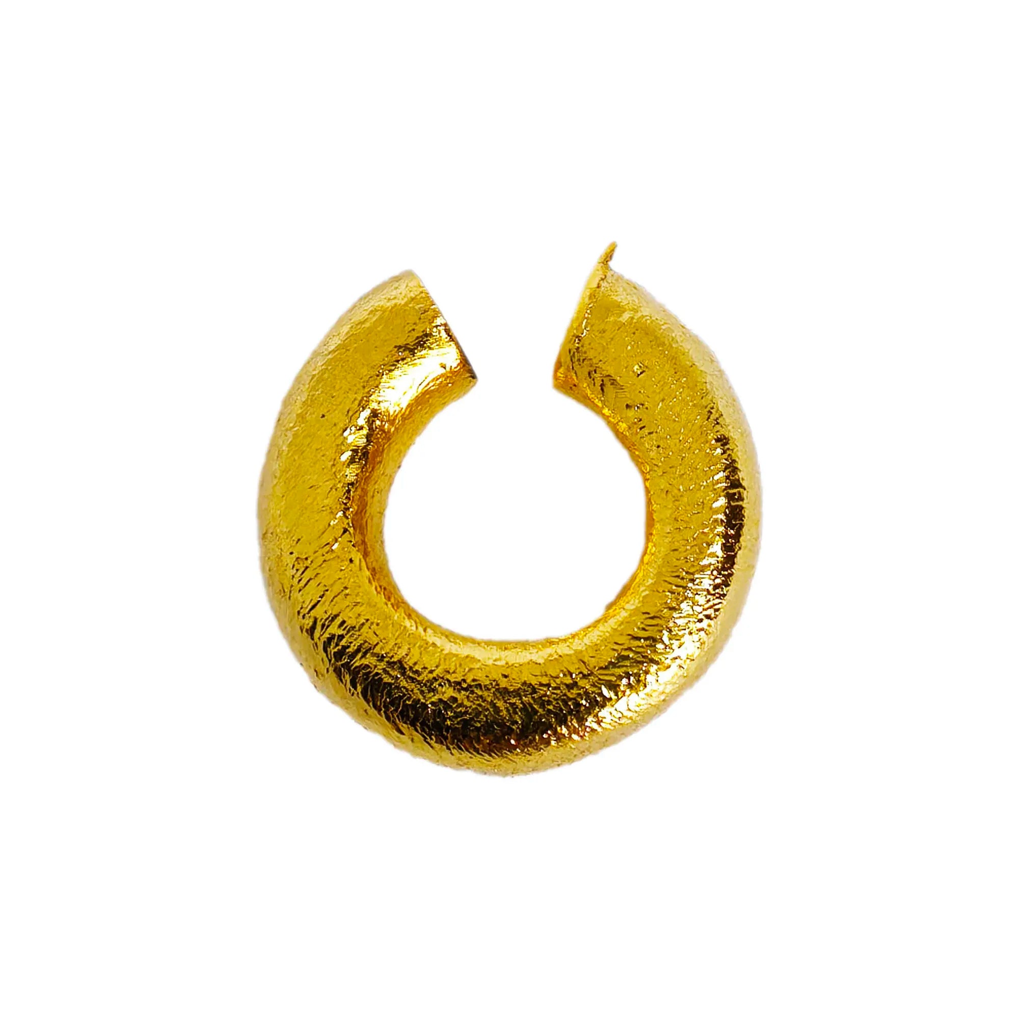 Earcuff Maximalista – Poder Dorado en Cada Curva
