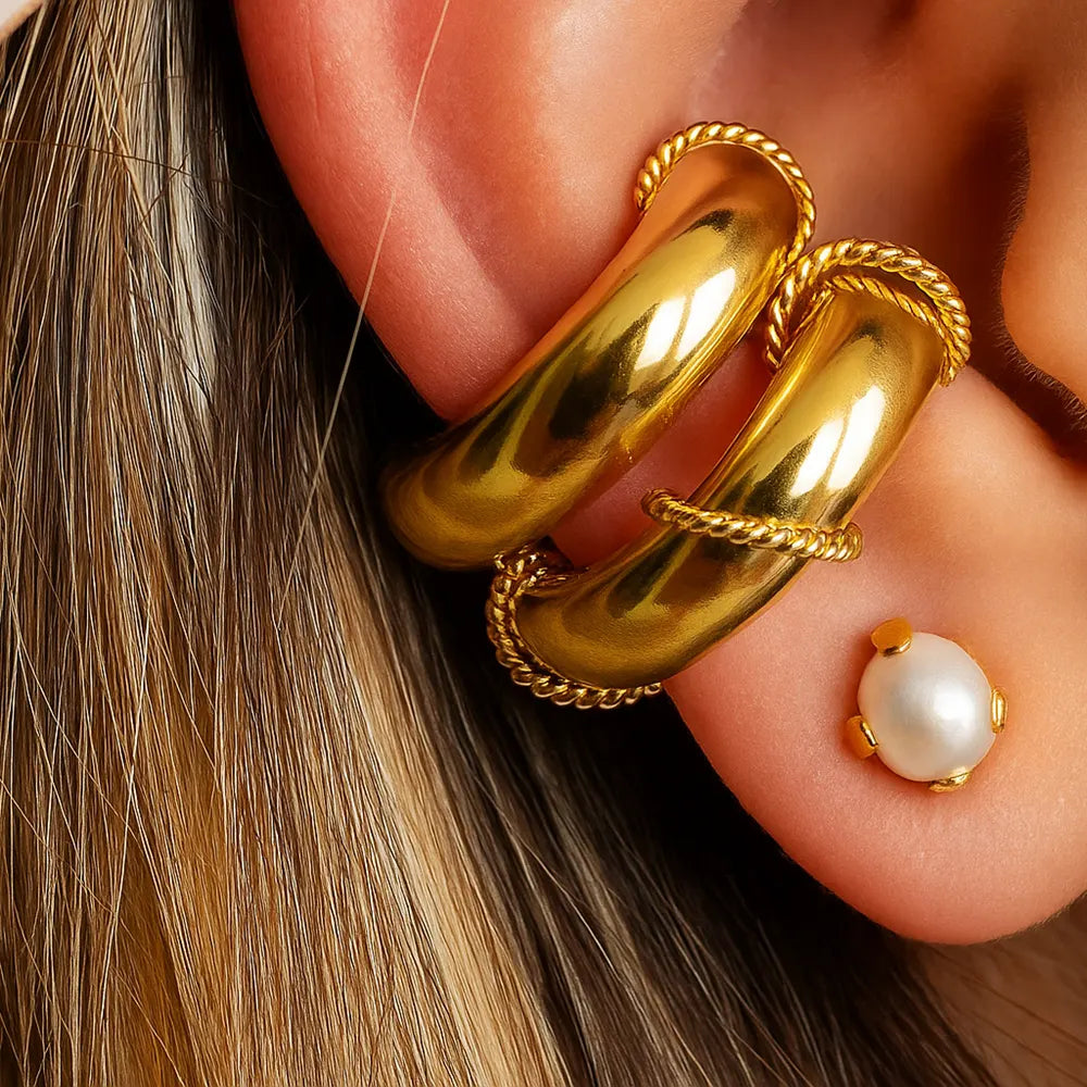 Earcuff Candonga Hilos Dorados – Arte Textil en Joyería