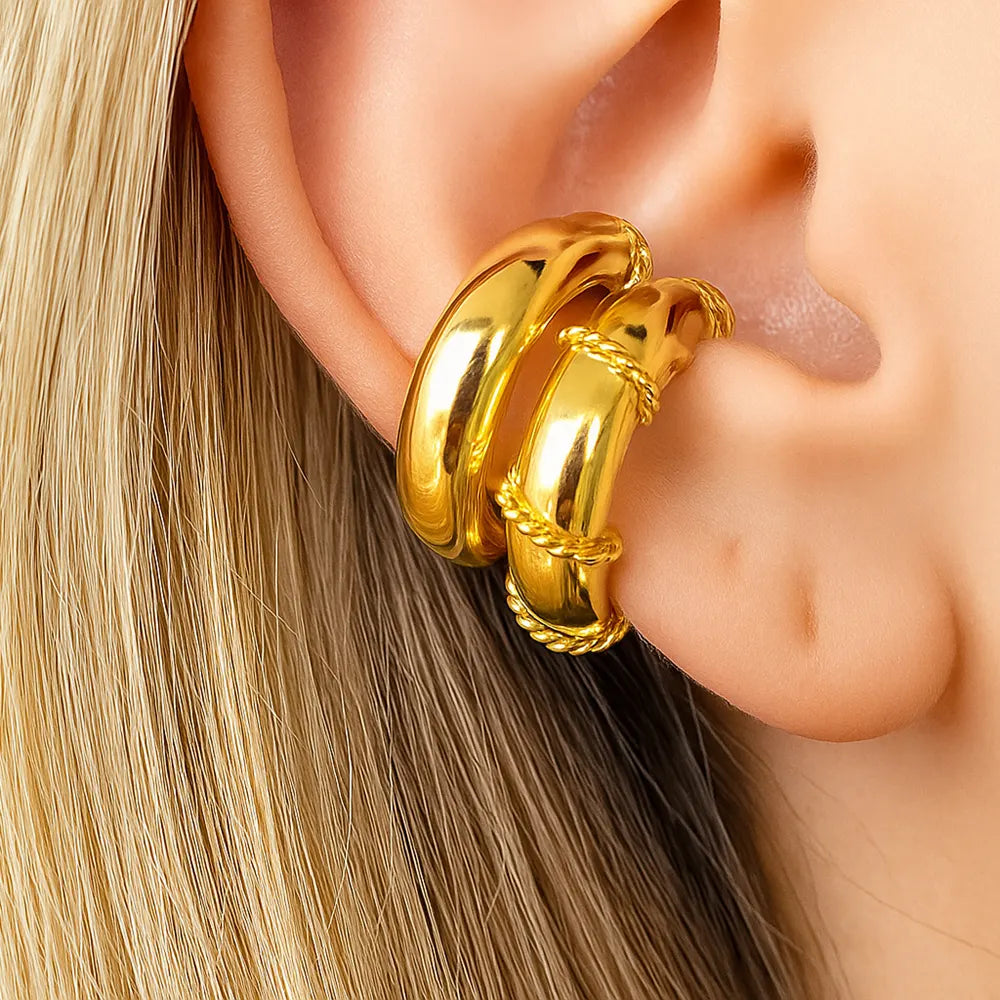 Earcuff Candonga Hilos Dorados – Arte Textil en Joyería