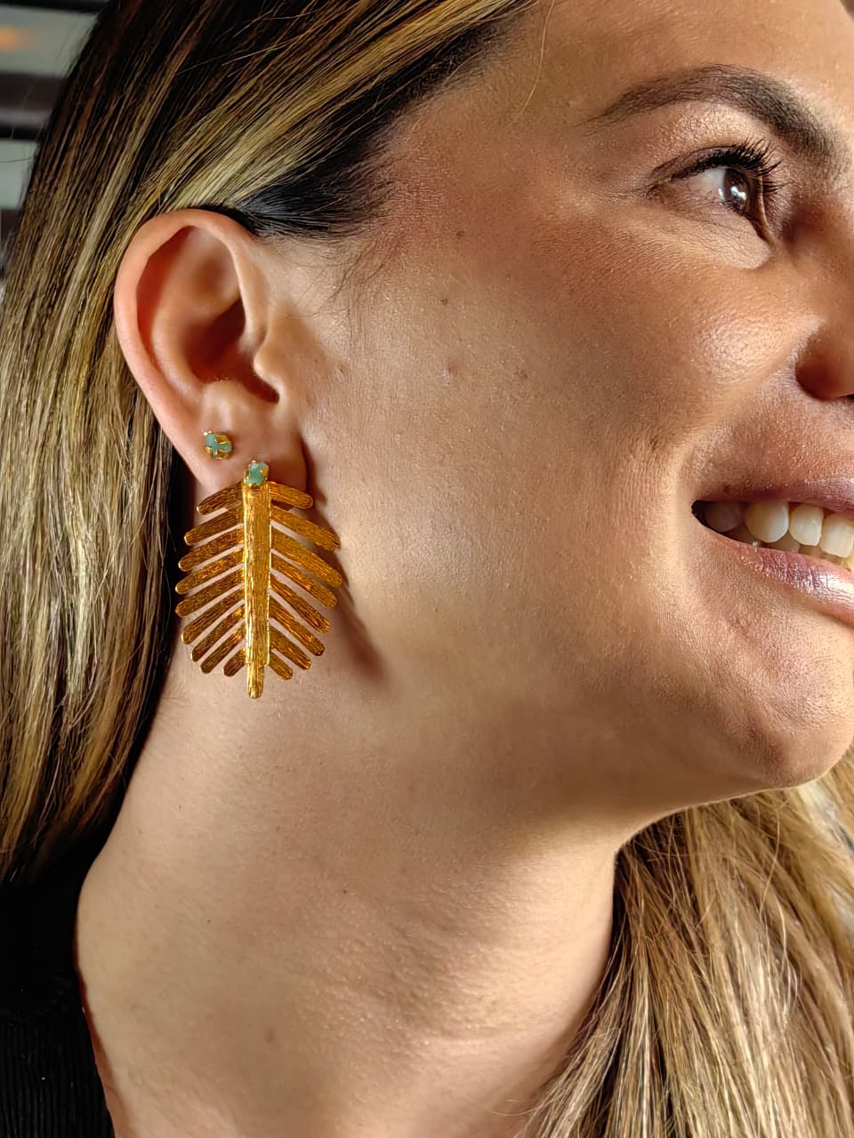 Arete 2 En 1 Hoja Palma – Versatilidad Dorada Con Espíritu Natural