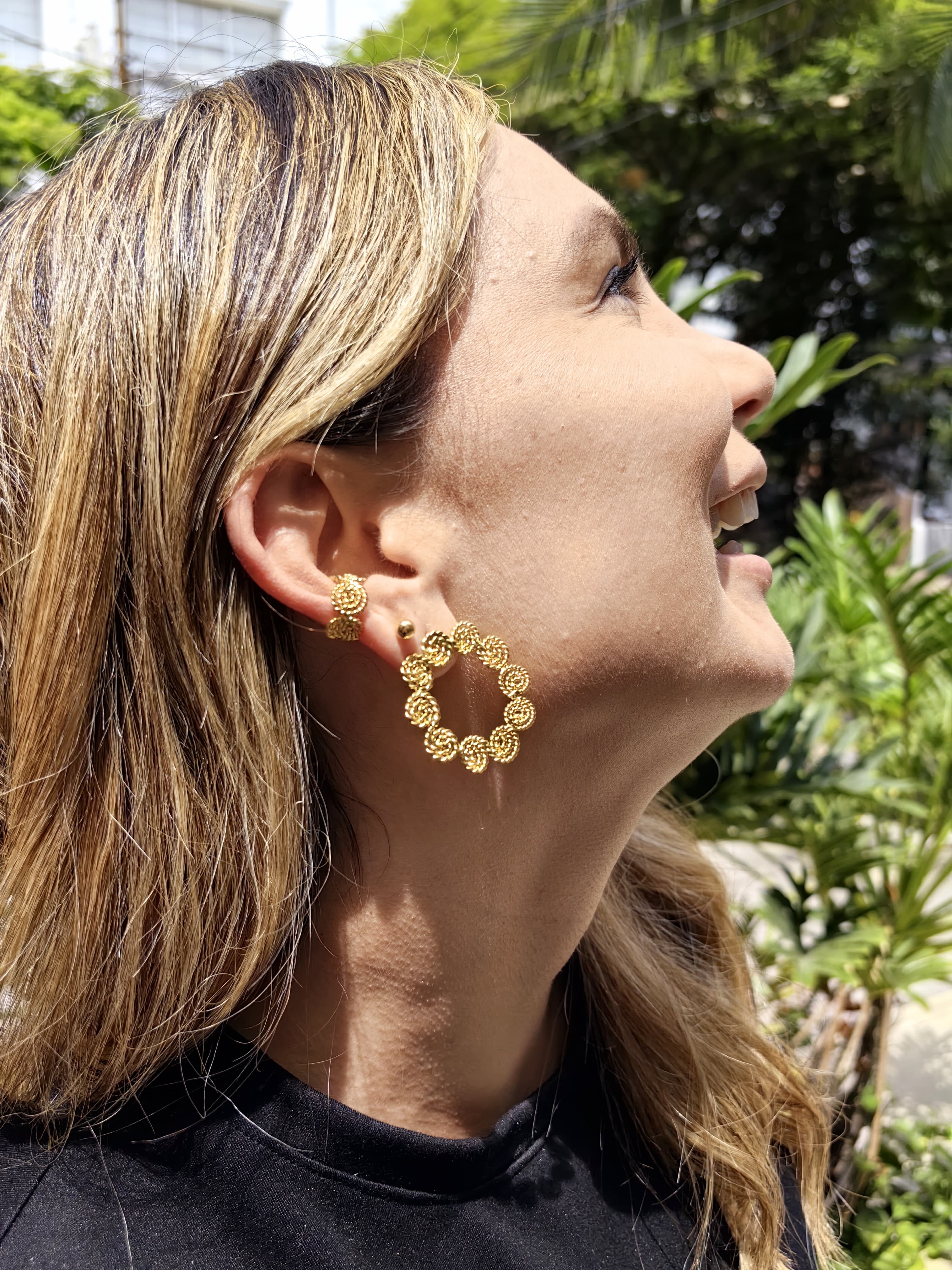 Arete Infinito Mediano – Filigrana Ancestral En Baño De Oro 24K