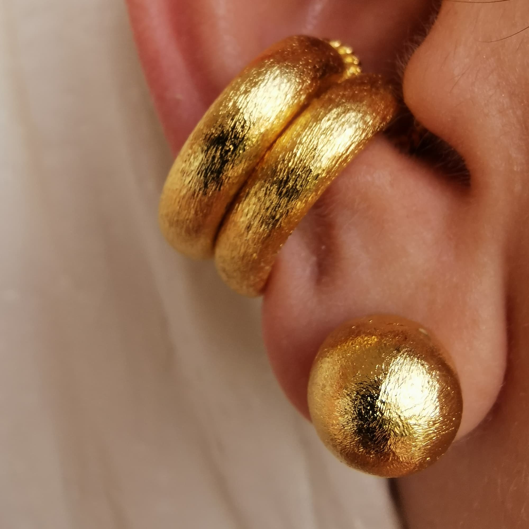 Earcuff Candonga Liso – Elegancia Minimalista